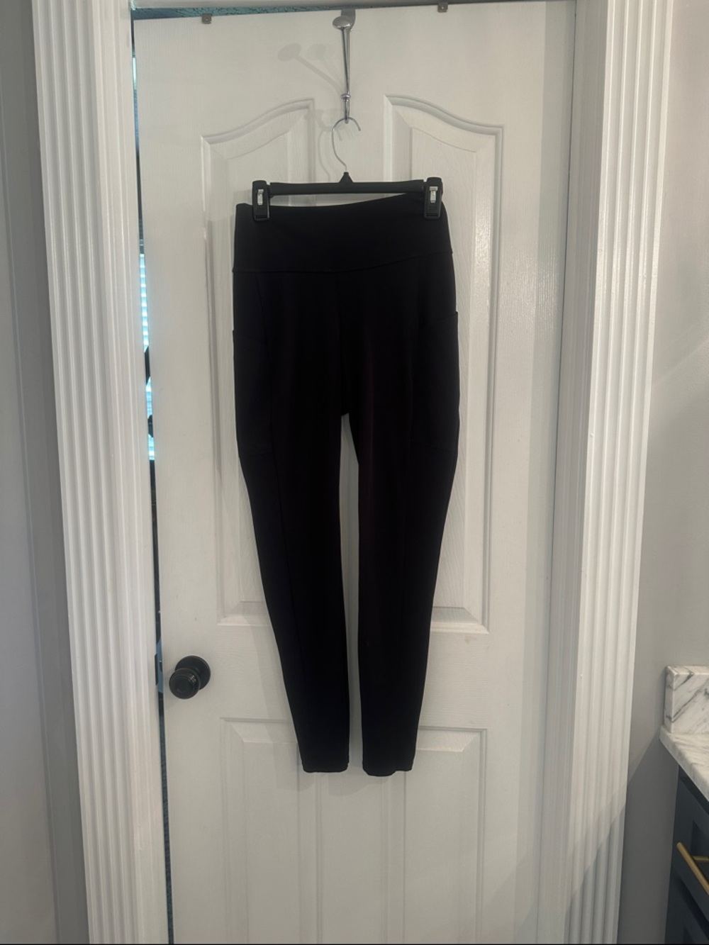 Black High-Waist Slim Leg Leggings